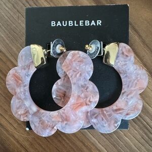 Floral shaped earrings with “gold” accent perfect for spring/summer🌸